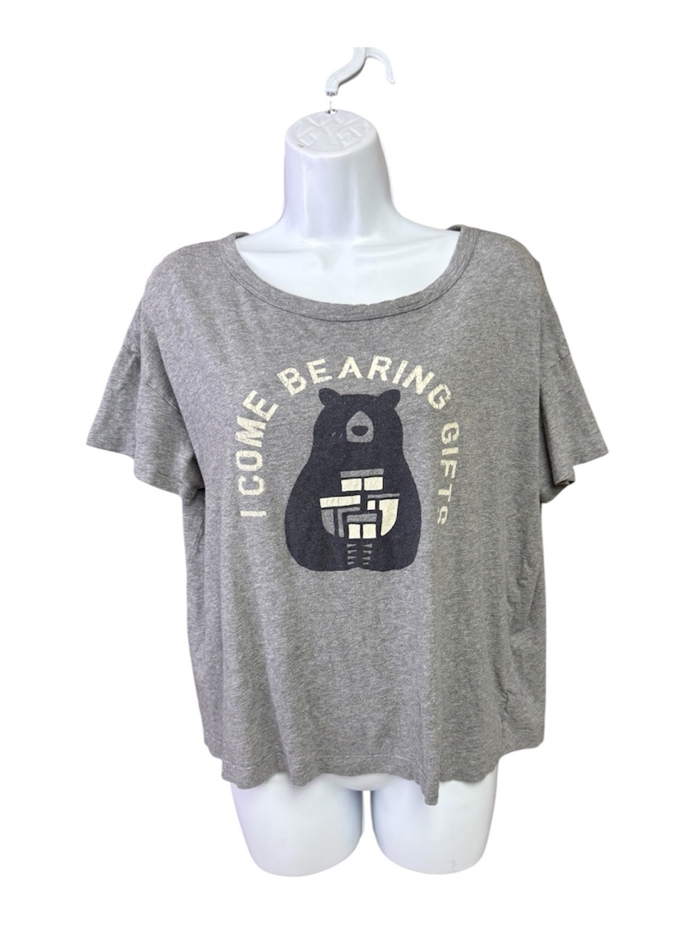 Old Navy Gray Short Sleeve Tee with Bear Gift Graphic size medium The Easy Tee